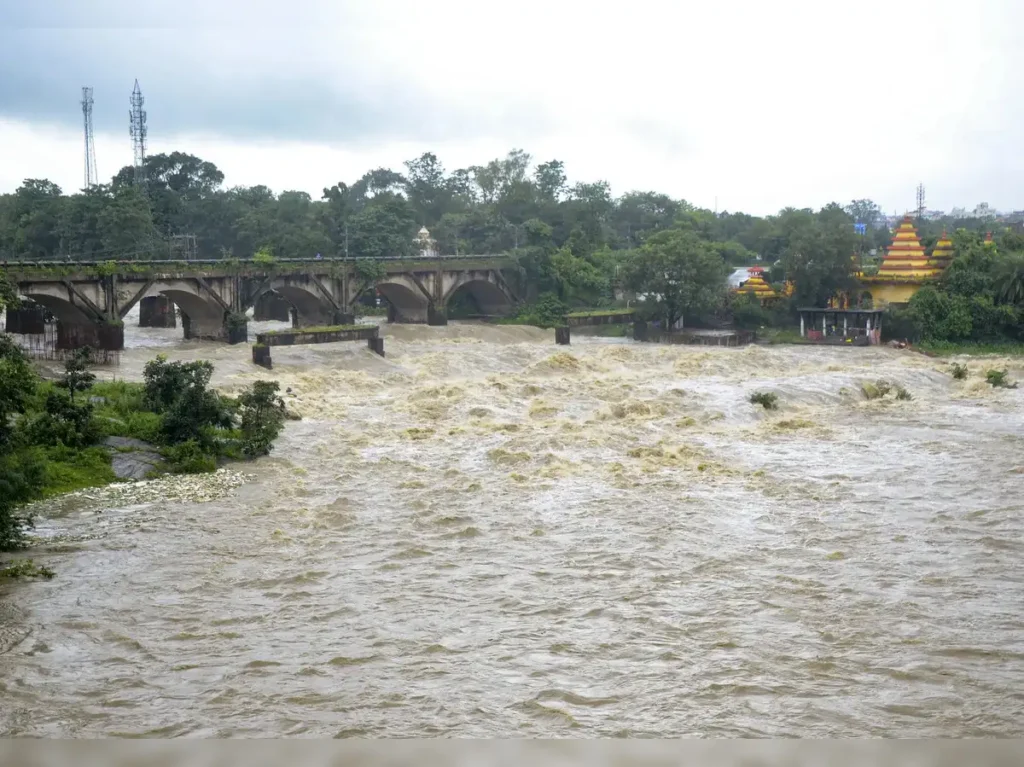 Flood fear grips three districts as Baitarani & Subarnarekha breach danger mark