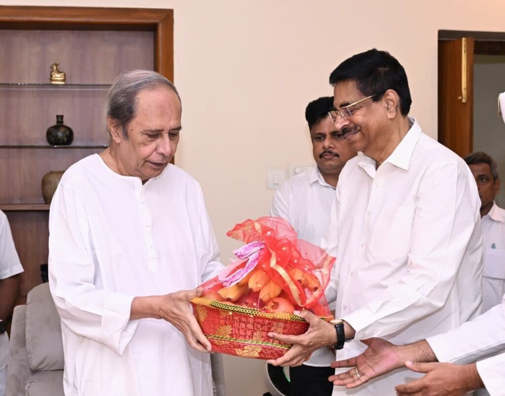 Odisha Governor visits Naveen to enquire his health